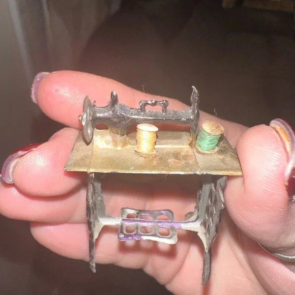 Antique sewing machine /table Knick knack collectible - Picture 3 of 5